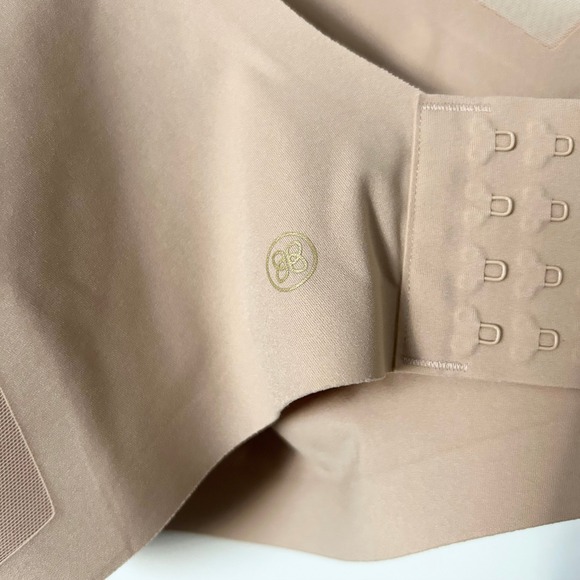 Honeylove CrossOver Bra in Sand Adjustable Straps Size 1X - Picture 3 of 4